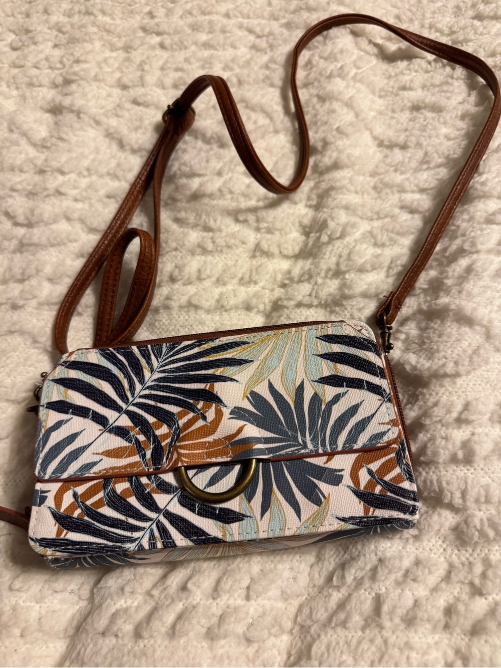 Bueno tropical leaf print crossbody bag- small
Long adjustable strap plus wristl